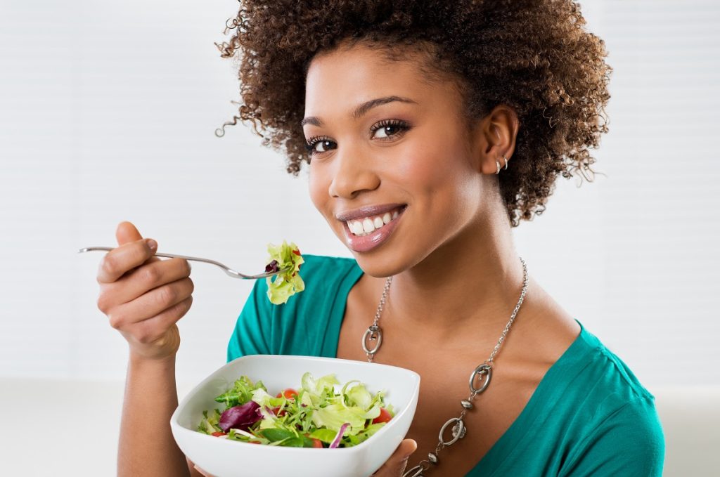woman eating vegetable salad